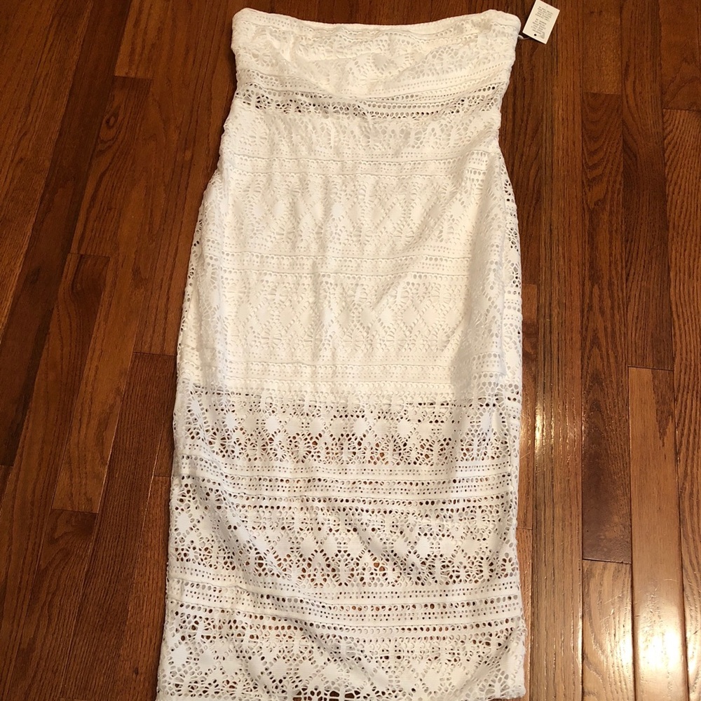 Strapless white fitted midi dress